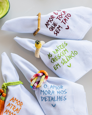 Conjunto 4 Guardanapos  em Linho Bordados Frases